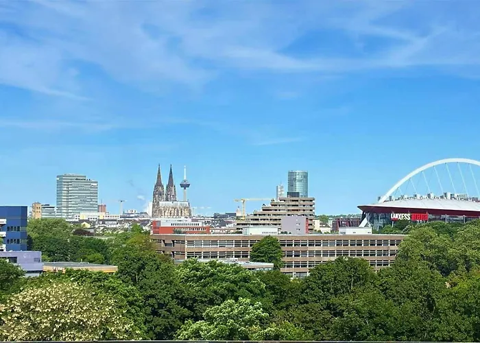 Cologne Fair Apartment With Cathedral View